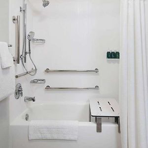 Mobility or Hearing Accessible Guestroom King Tub